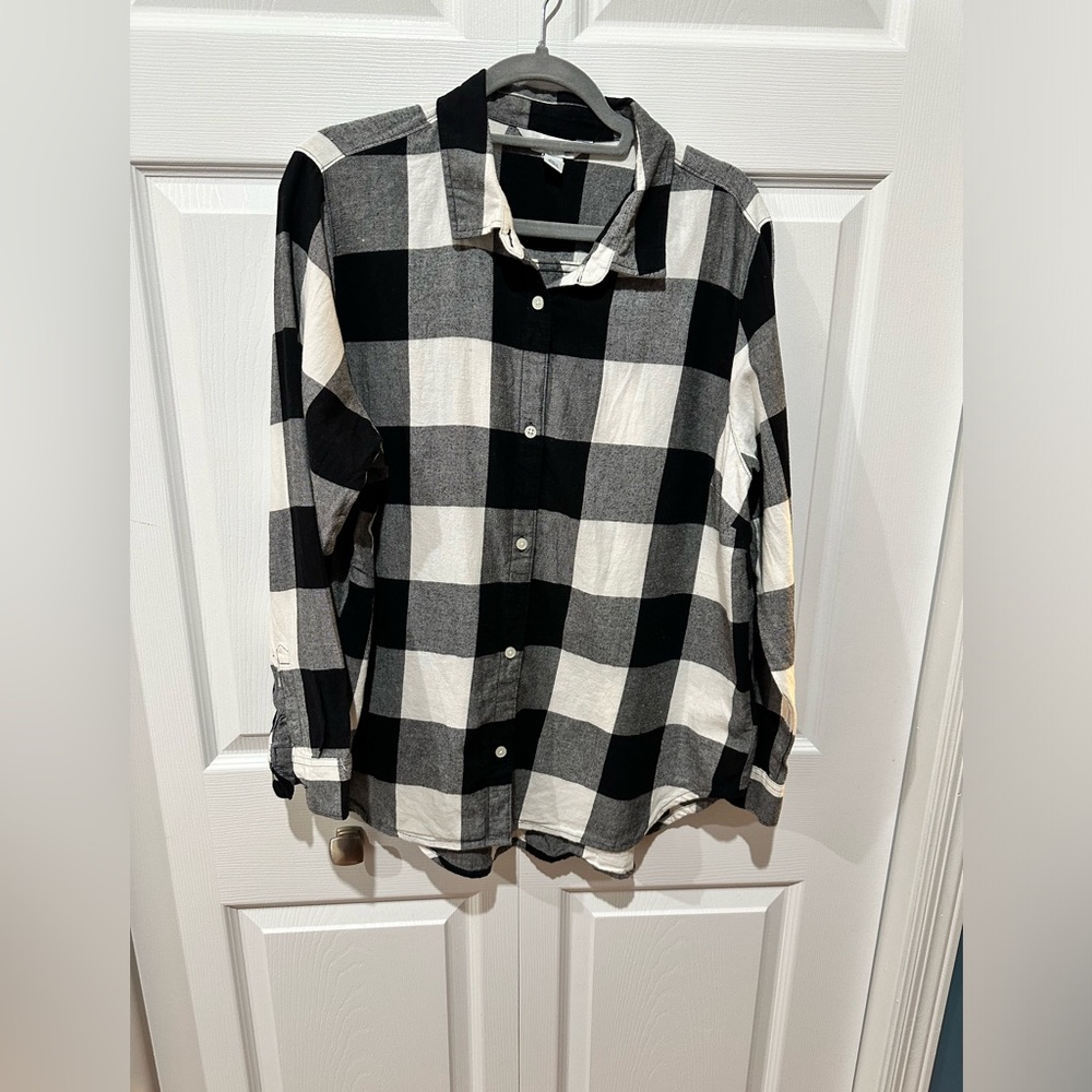 Old Navy buffalo check flannel shirt, color black/white, size XL